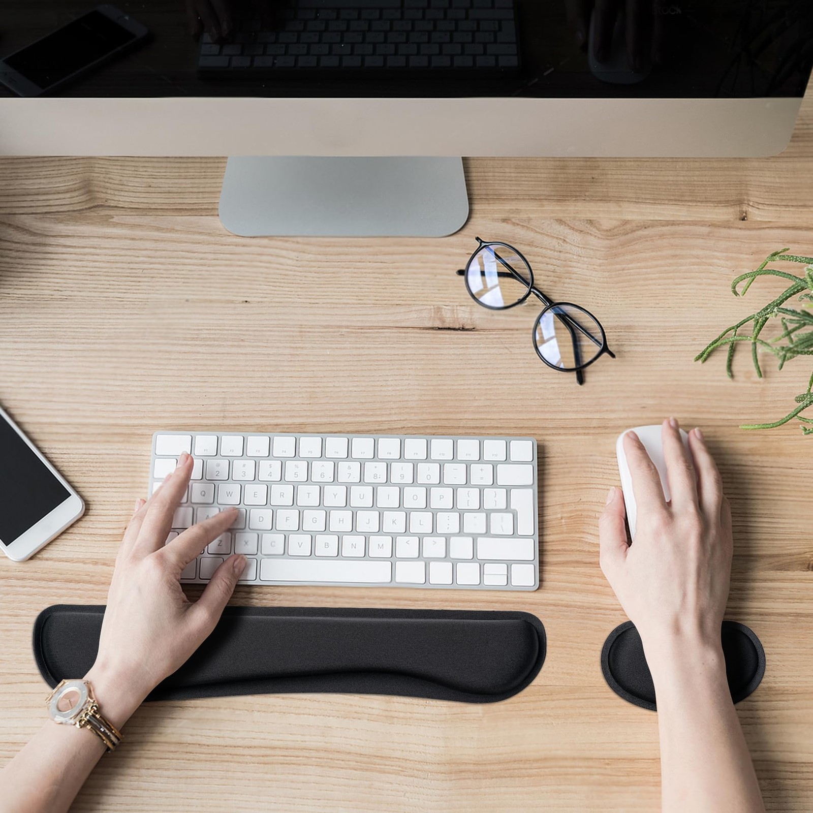 Keyboard Wrist Rest,Ergonomic Wrist Rest,Superfine Fabric and Gel Memory Foam...