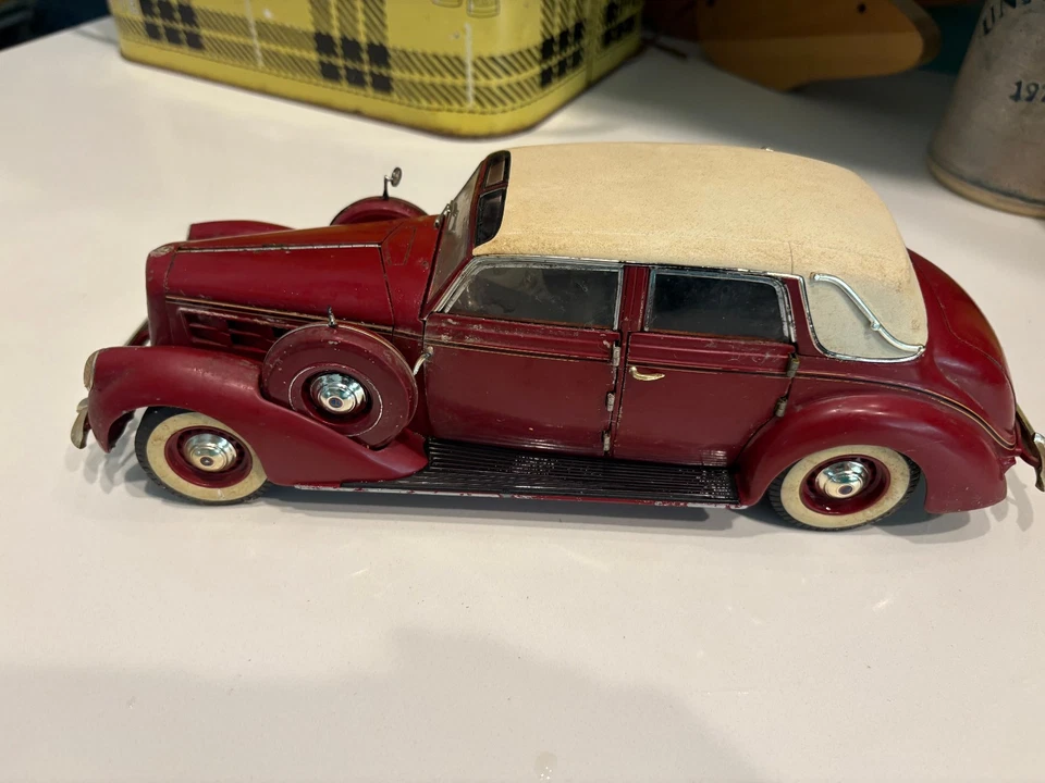 1937 Lincoln K Touring Cabriolet 1/18 Scale Diecast  Signature Models  Car - Image 4 of 4