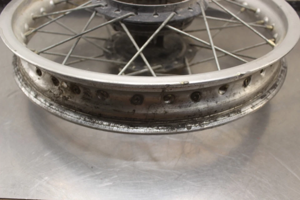 1980 Yamaha TT250 задний обод колеса (2,15 x 17) Y859 - Изображение 4 из 4