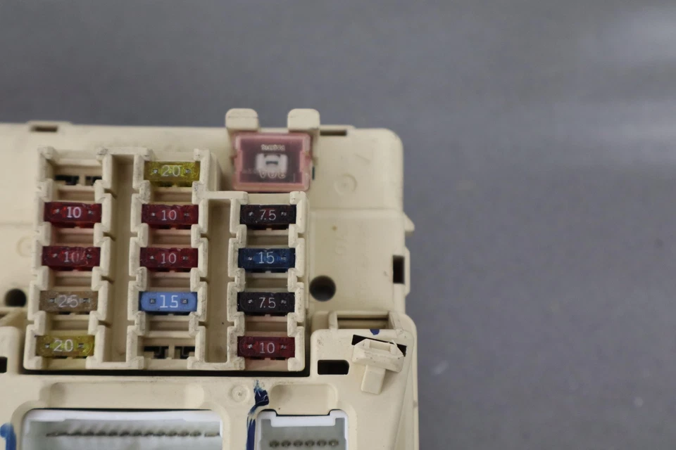 Toyota 4Runner 2002 cabina relé de fusibles caja de conexiones Foto 3 de 4