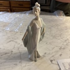 Lladro 5787 Sophisticate Mint Condition 