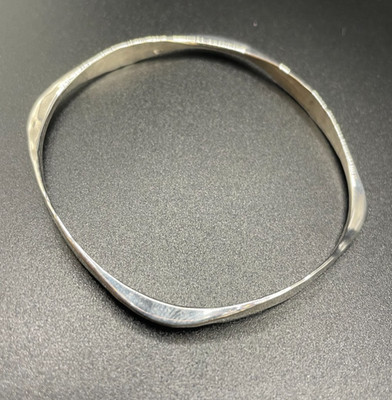 Modernes Sterling Silber Armband mit Winkeln. 8,73 Gramm, 2,25 Zoll