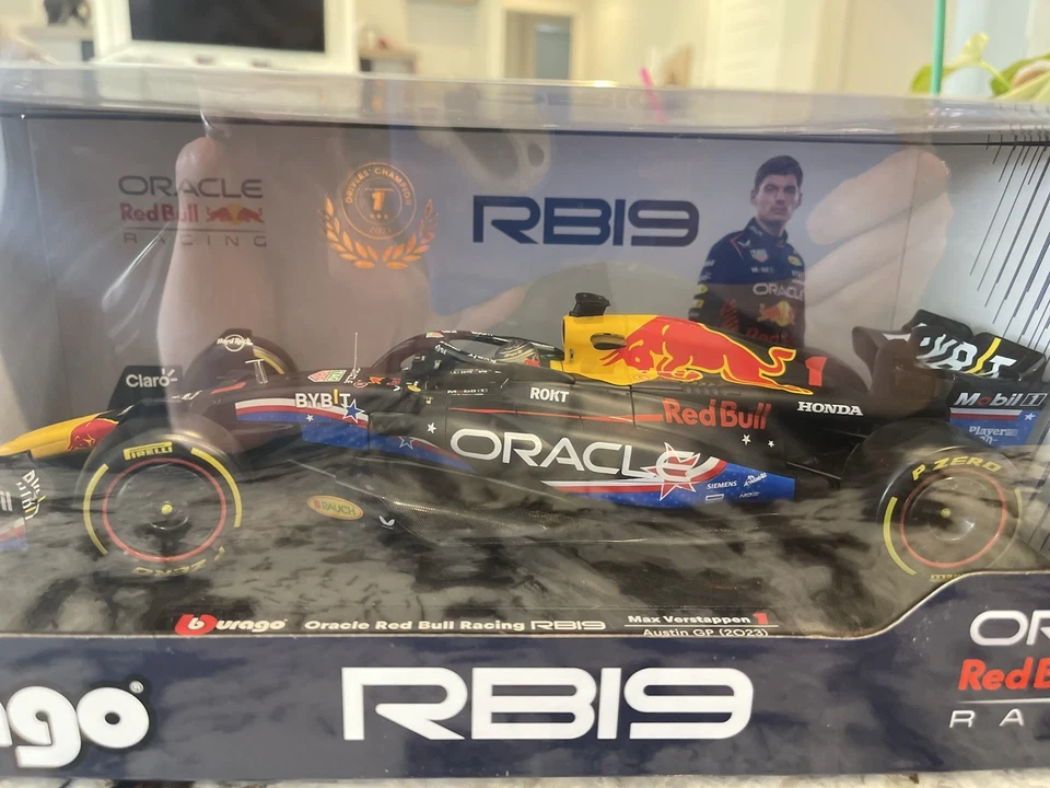 Burago 1:18 - Formula 1 Oracle Red Bull RB19 - Max Verstappen Las Vegas GP 2023 - Image 4 of 4