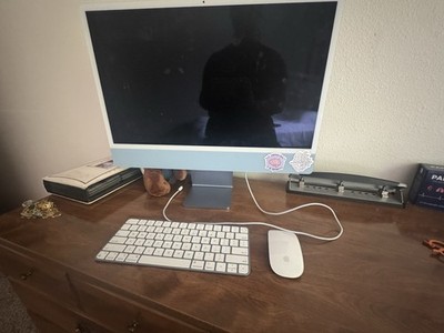Apple iMac 24'' (2021) M1 All-in-One 8GB RAM macOS Big Sur 11.7.6 Blue