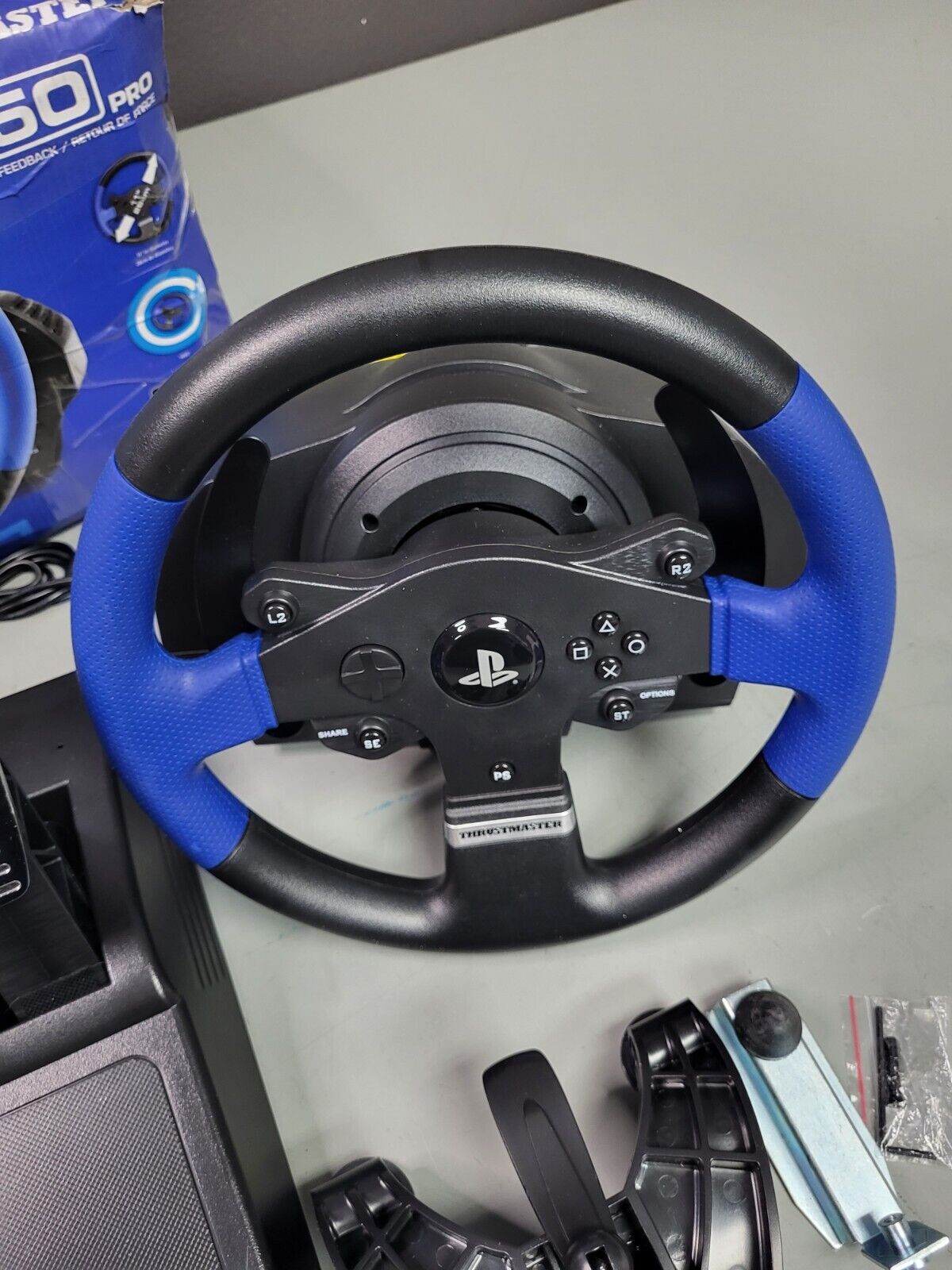 Thrustmaster T150RS Force Feedback Volant 28cm sequentiel+ pedalier