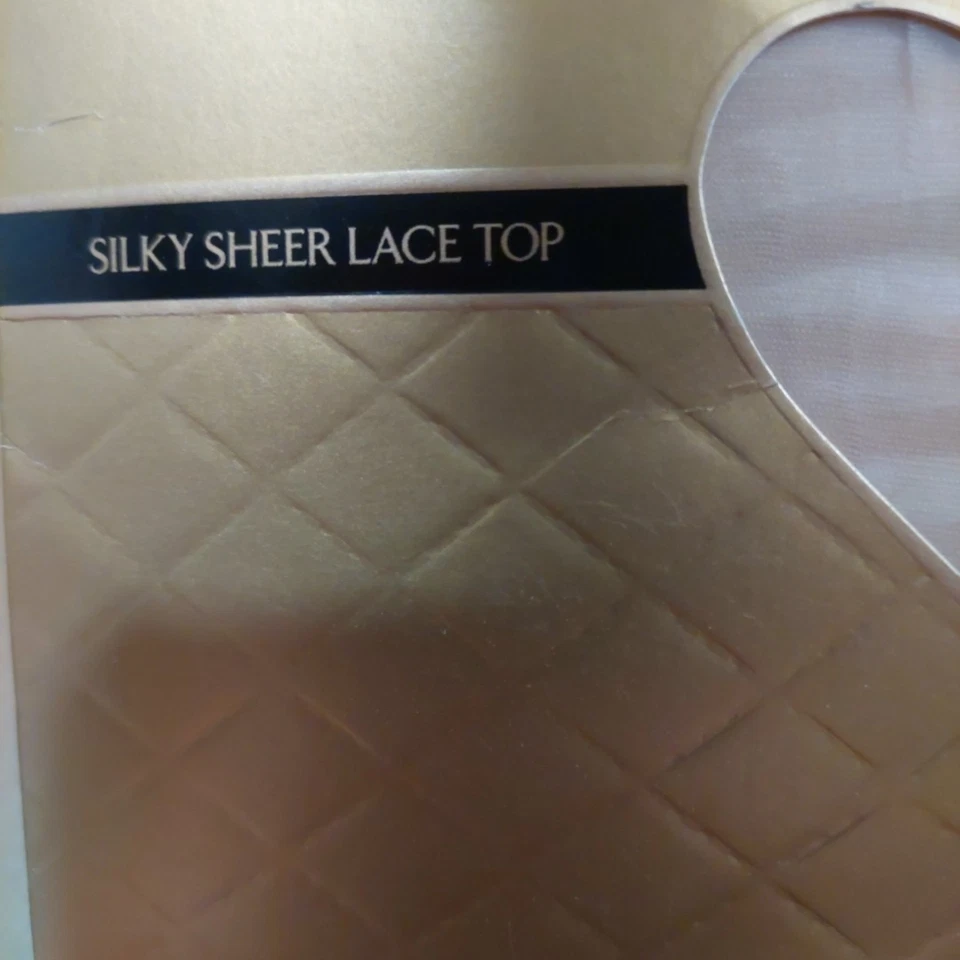 PANTIMEDIAS FEEL LIKE ROY Victoria's Secret Top de Encaje Transparente Sedoso Desnudo Neutro S Foto 2 de 4