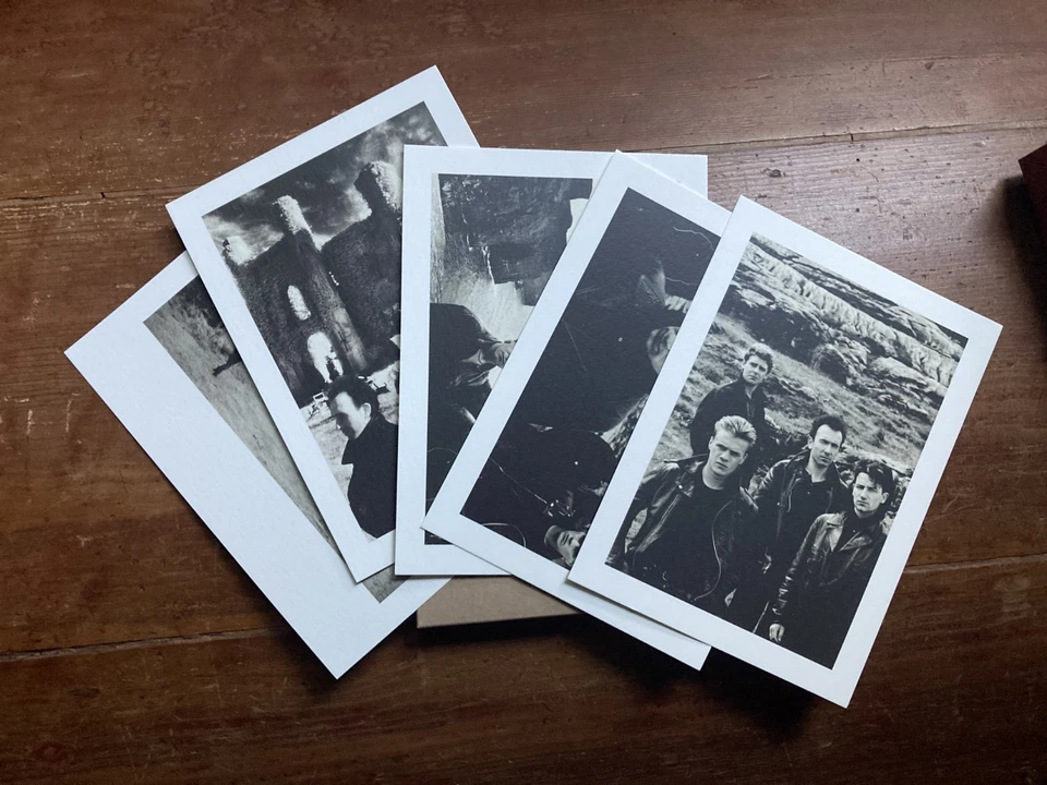 U 2 Box - THE UNFORGETTABLE FIRE - 2 CDs/ DVD/ BUCH /FOTO SET - Bild 3 von 4