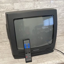 Magnavox 13PR12 C121 13" CRT TV - Gaming TV with Remote  Excellent Condition