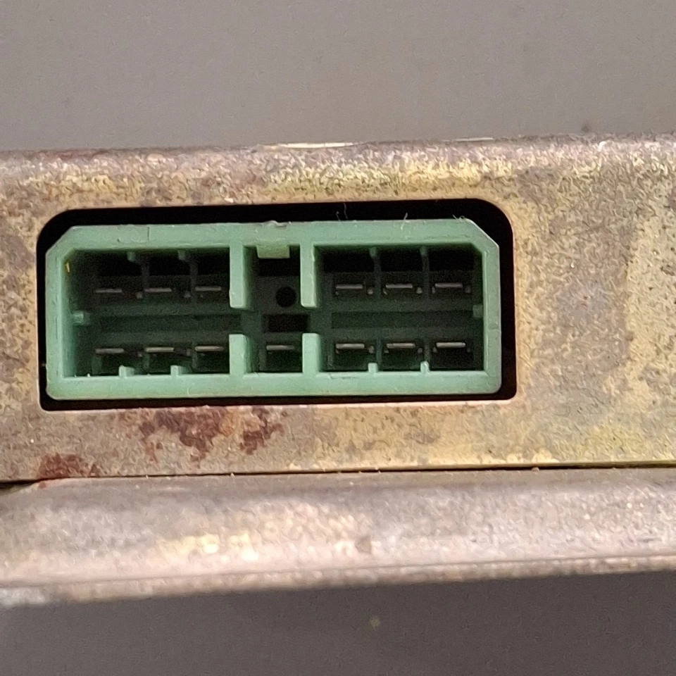 Mitsubishi Starion 1984-1985 2,6 L ECU ECM MD071084 Foto 4 de 4