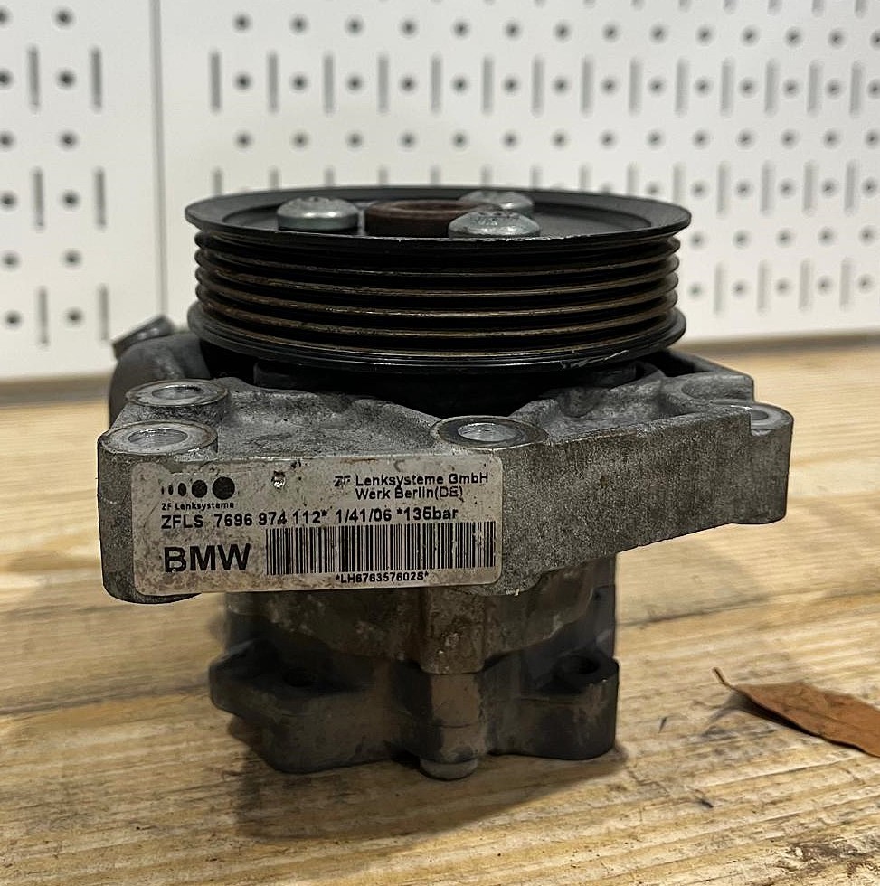 2002 - 2012 Rolls Royce Phantom Power Steering Pump - 32 41 6 763 576