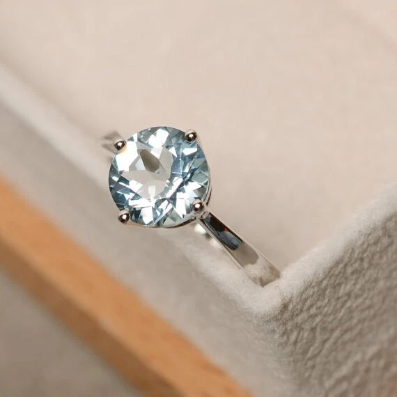 Anillo de compromiso de diamantes y aguamarina real de corte redondo de 2,00 quilates de oro blanco macizo de 14 quilates Foto 3 de 4