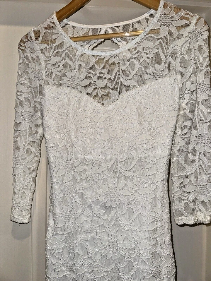 Camille La Vie 3/4 Sleeve Illusion Lace Cocktail Dress White  Foto 2 de 4