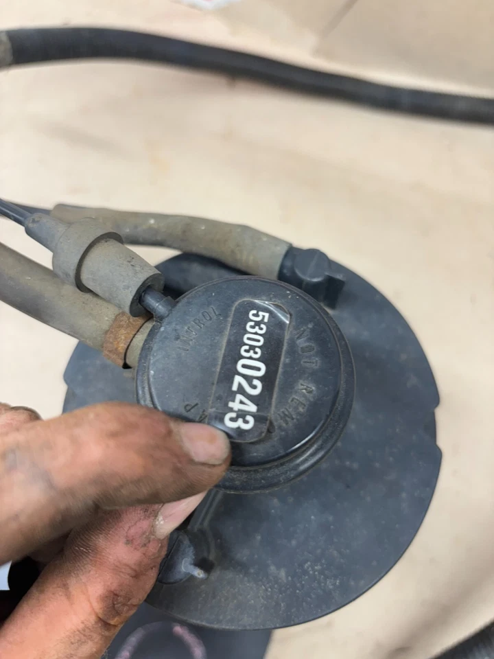 91 92 93 DODGE D100 W150 D350 FUEL VAPOR CANISTER EVAP CAN OEM WITH LINES 360 V8 - Image 2 of 4