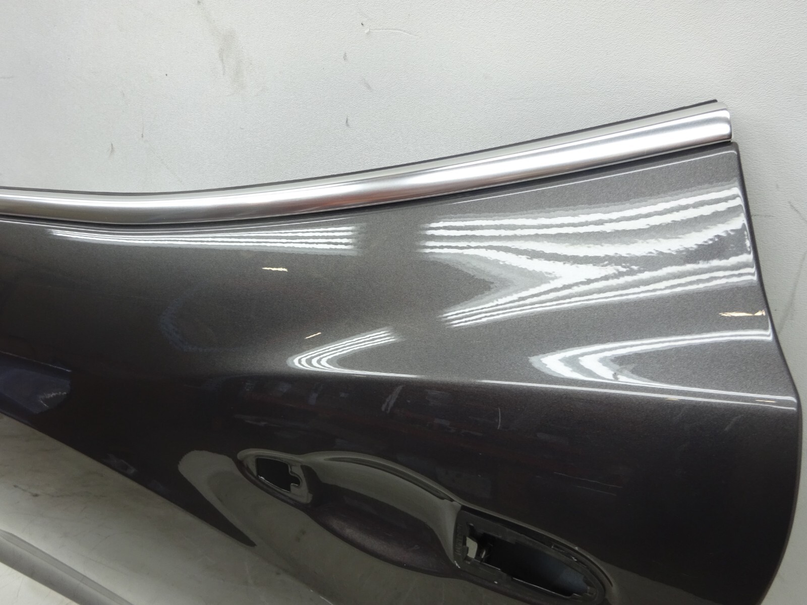 2014-2019 Maserati Ghibli Rear Left Driver Side Door Shell Gray OEM DE240210