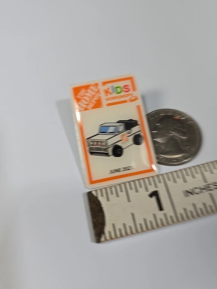 Camión blanco Home Depot Kids Workshops SOLO PIN mayo 2021 Foto 4 de 4