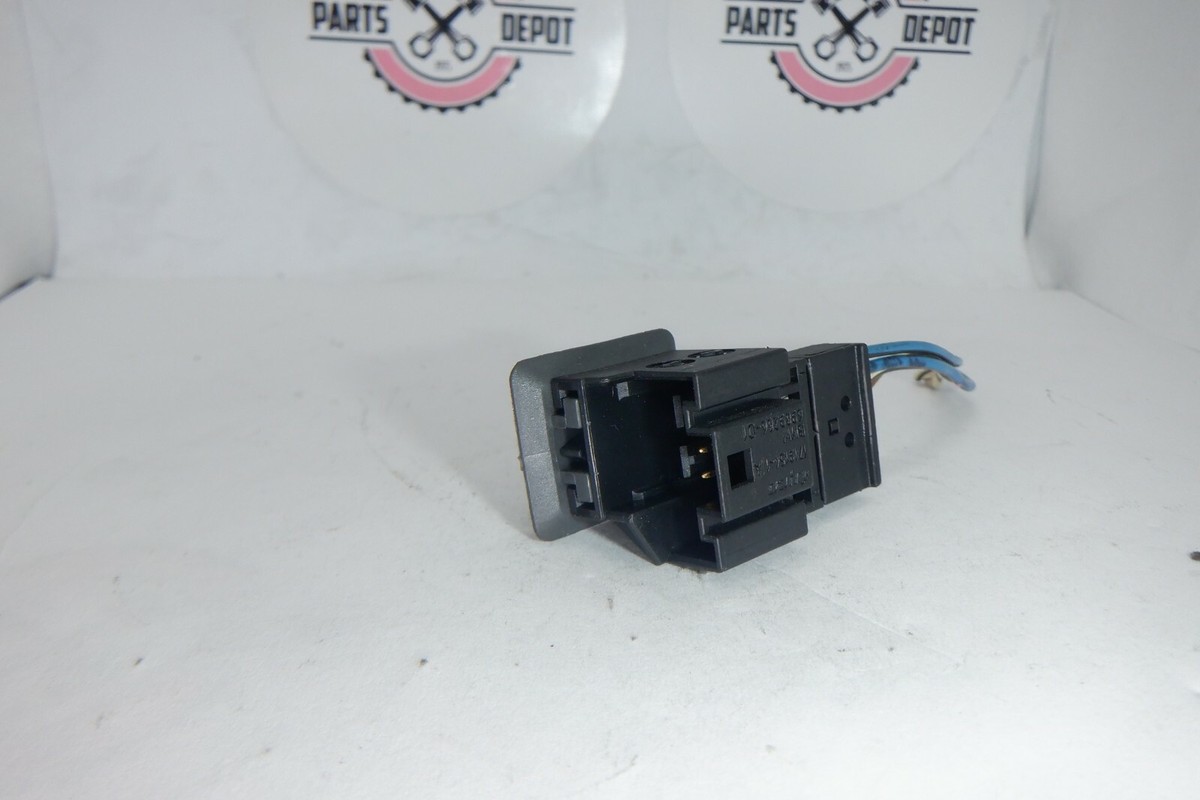 2009 BMW 535 E60 6 PORT WITH 4 PIN CONNECTOR PLUG USED 6989286-01  