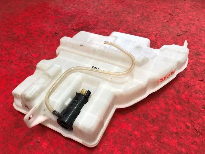 Mitsubishi Fuso FE180 2010 4,9 L diésel usado limpiaparabrisas depósito desbordamiento Foto 4 de 4