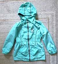 Leichte Jacke für ein Mädchen Gr. 128