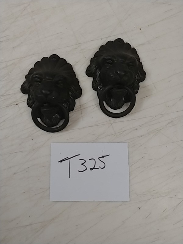 WELCH MANTLE CLOCK KNOCKER STYLE LIONS HEAD SIDE DECORATIONS
