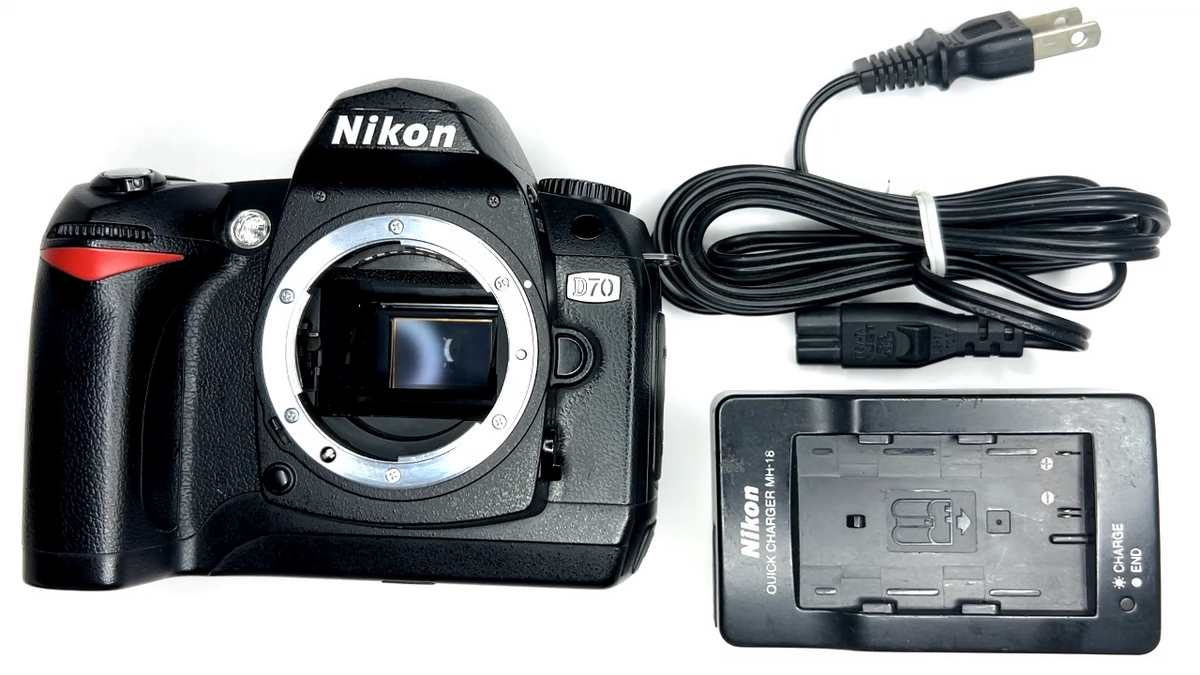Near MINT] Nikon D70 Digital SLR Camera Black Body from
