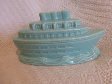 ANCIENNE TIRELIRE EN CERAMIQUE A CASSER REPRESENTANT UN BATEAU LE NORMANDIE ?