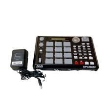 AKAI Professional MPC500 Portable Sampler Music Production Center 12 Pad r 