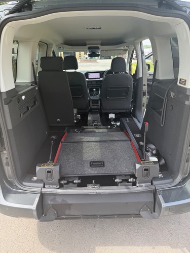 2024 Ford Tourneo Connect Grand Ecoblue Wheelchair Access Van Derived Car Diesel - Picture 11 of 14