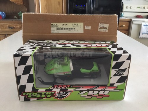 2000 Arctic Cat Zr 700 1:18 Scale Diecast Model Snowmobile 4209-020