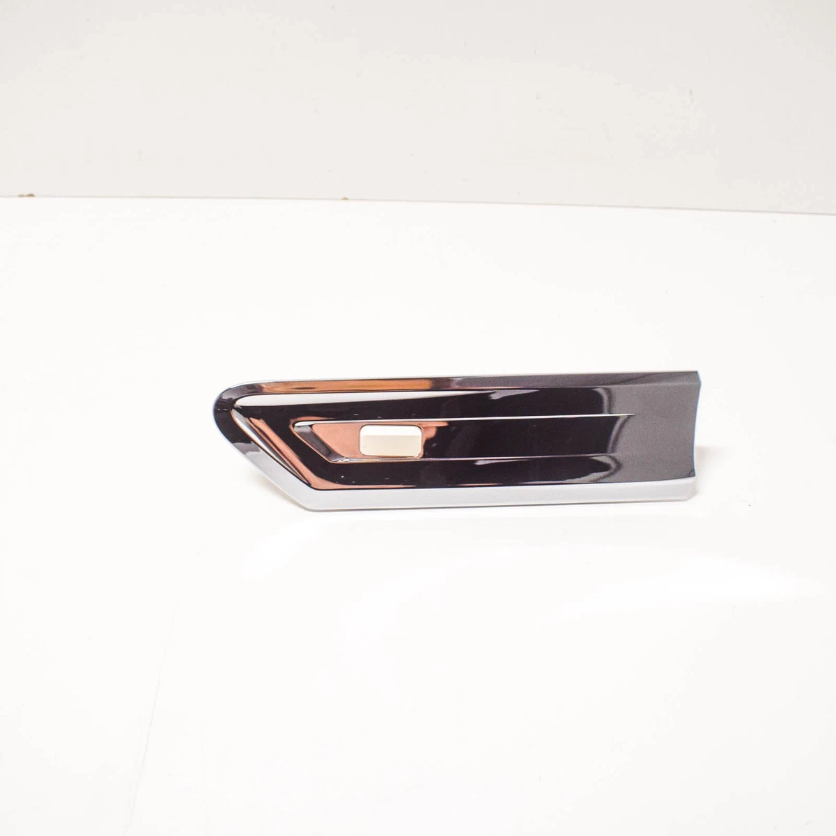 BMW 7 F01 Front Left Turn Indicator Trim Element 51137298873 