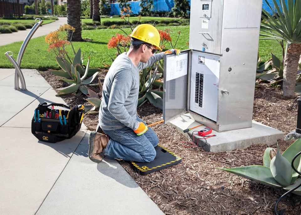 Black 14x21 Inch Comfortable Shock Absorption Kneeling Pad with Handle - Image 2 of 4