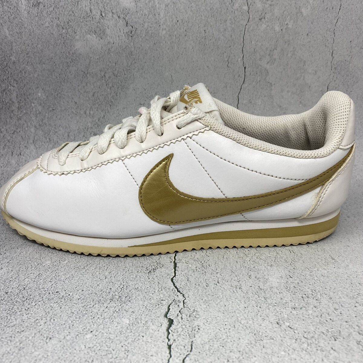 Nike Classic Cortez Womens Athletic Shoes 807471-171 White Nike Classic Cortez Womens Athletic Shoes 807471-171 White