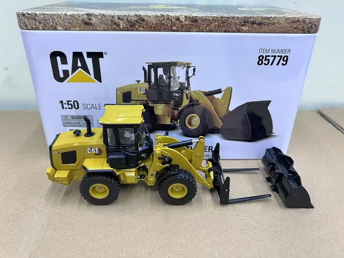 Diecast Masters 1/50 Scale CAT 930 Wheel Loader Diecast Model Toy