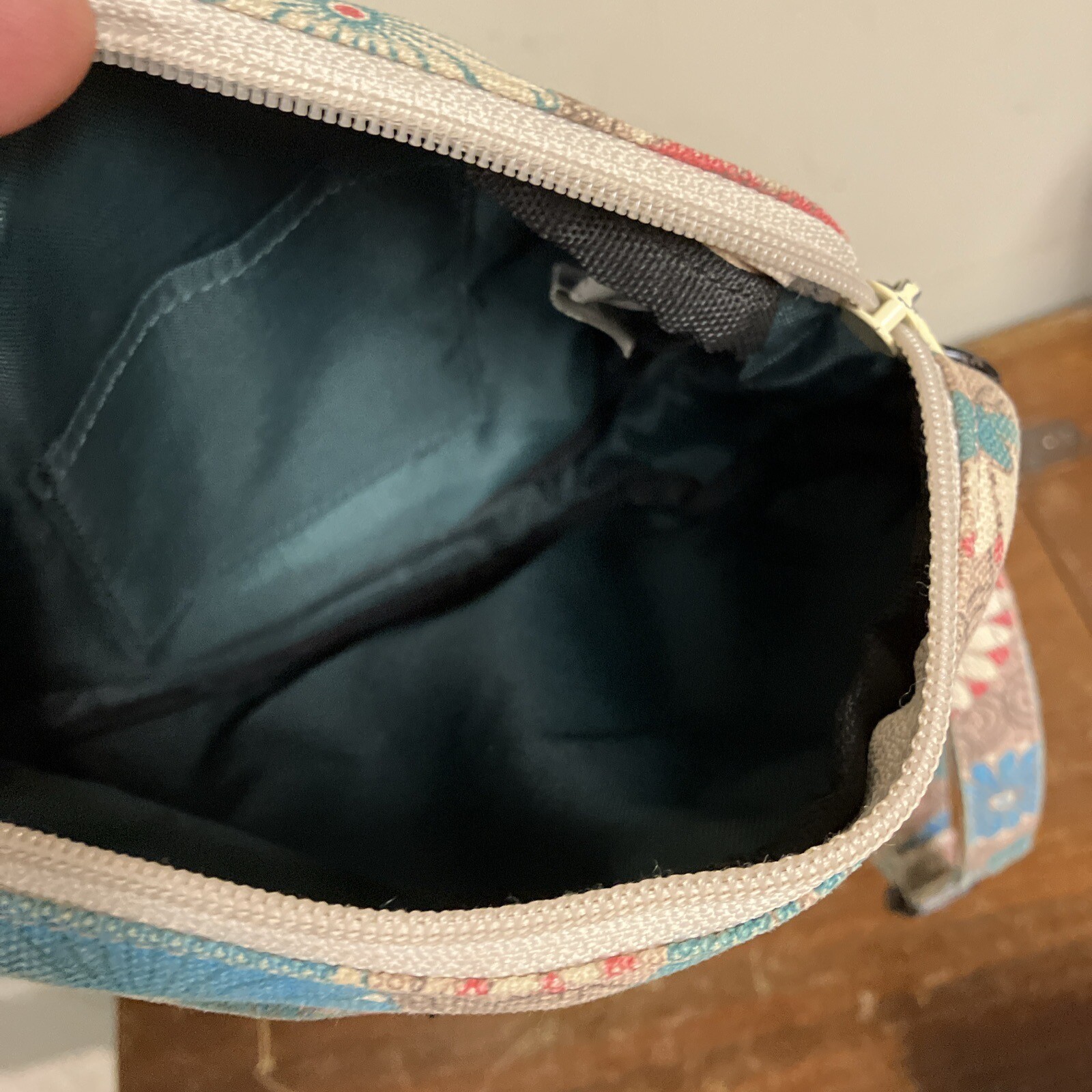 KAVU Floral Zippit Canvas Crossbody Bag Shoulder Purse Gem