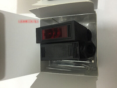Z 1PCS NEW OMRON E3JM-10M4-N Photoelectric switch