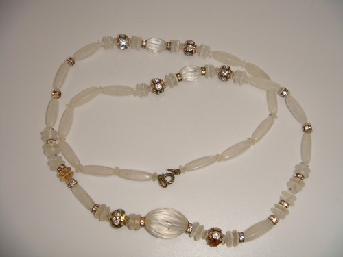 VINTAGE CARVED CLEAR WHITE LUCITE BEAD NECKLACE RHINESTONE INSERTS ESTATE - Picture 9 of 12