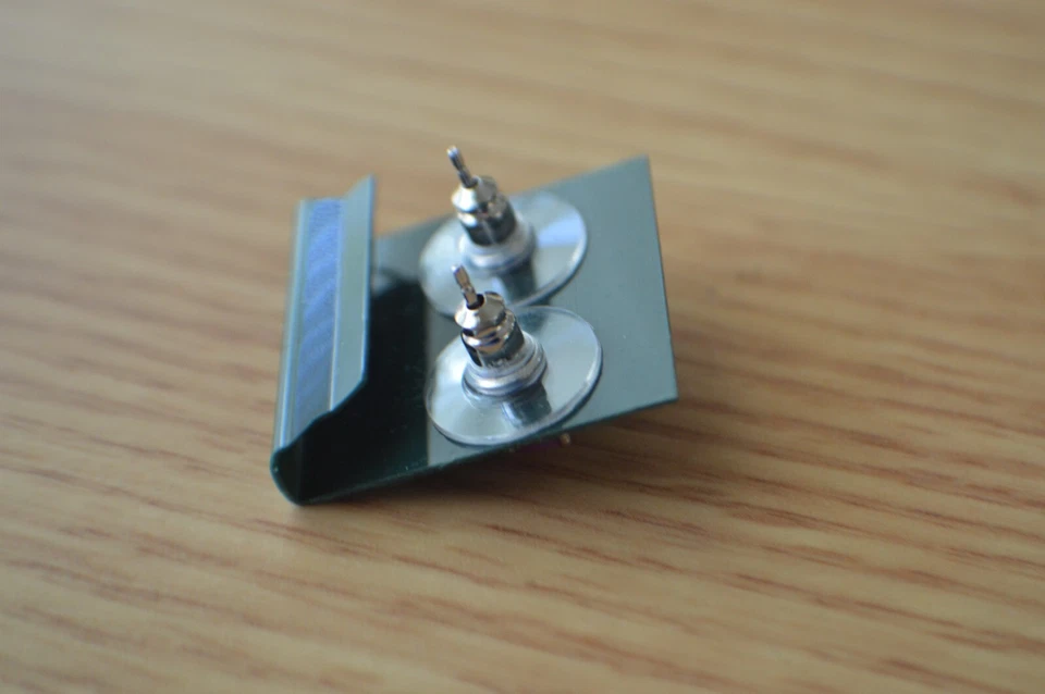 Pendientes solitario de rubí Niassa de 1,05 quilates rodio sobre plata de ley fina Foto 4 de 4