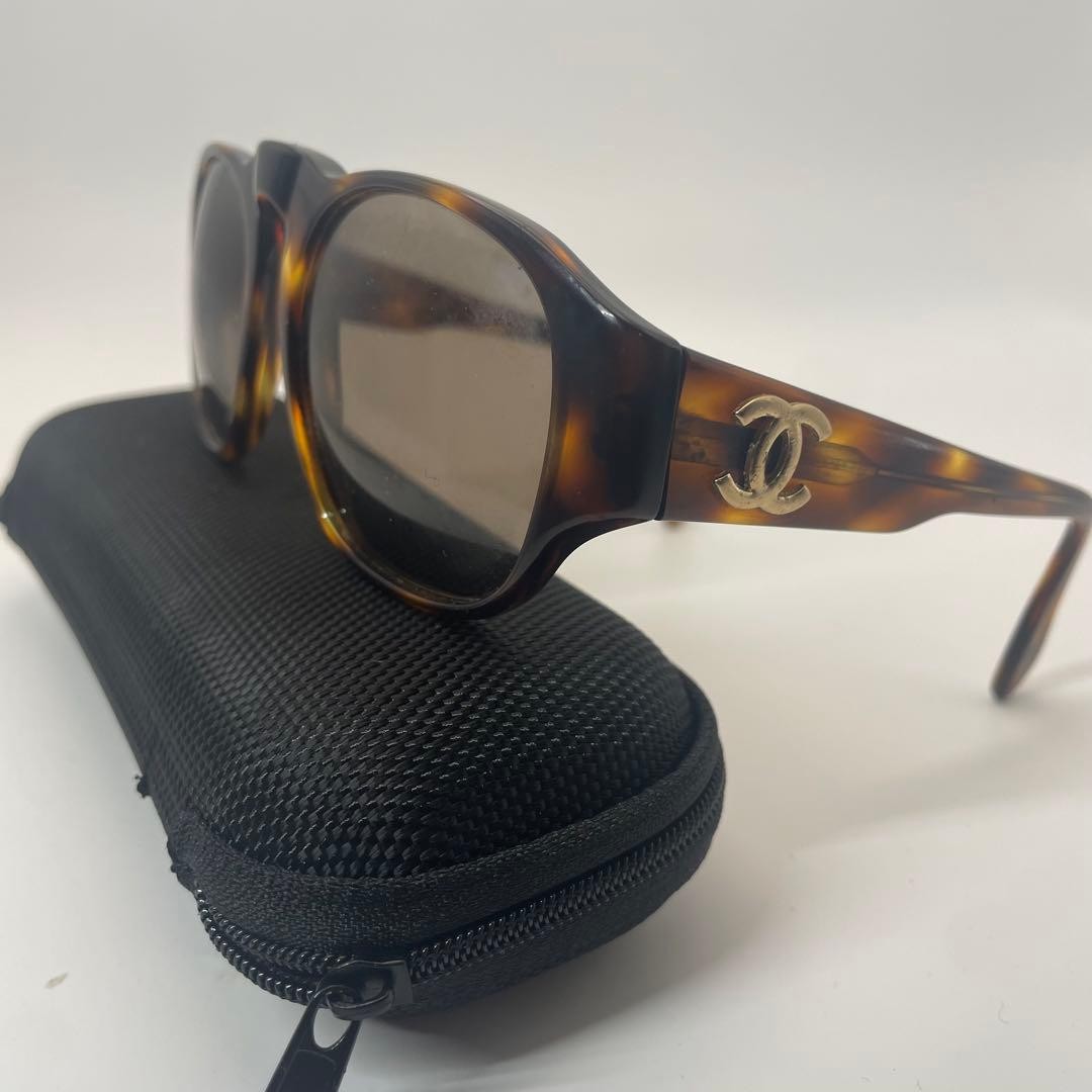 Chanel Tortoiseshell Pattern CoCo MarkSunglasses - image 2