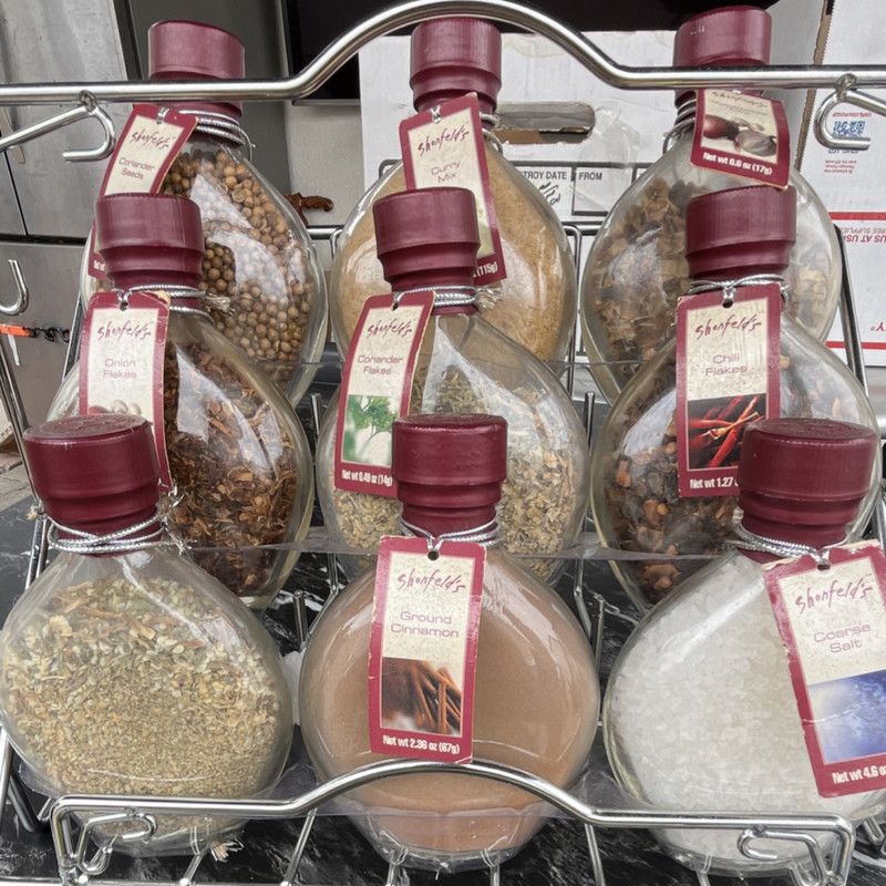 Shonfeld's 9 Glass Spice Jar Freestanding Rack Set with Lid, Clear/Red