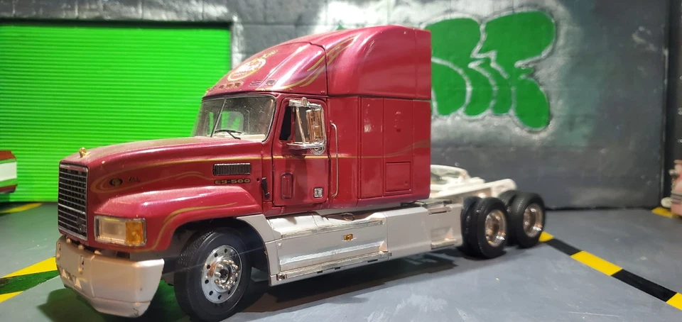 1/32 Scale Diecast Franklin Mint Mack Elite No Box See Pic For Details - Image 2 of 4