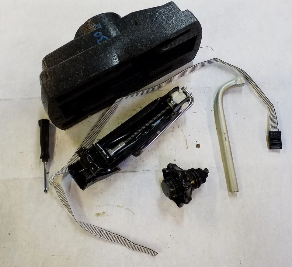 Juego de herramientas Station Wagon Wrench Jack | 09 10 11 12 13 14 Volkswagen Jetta Foto 3 de 4