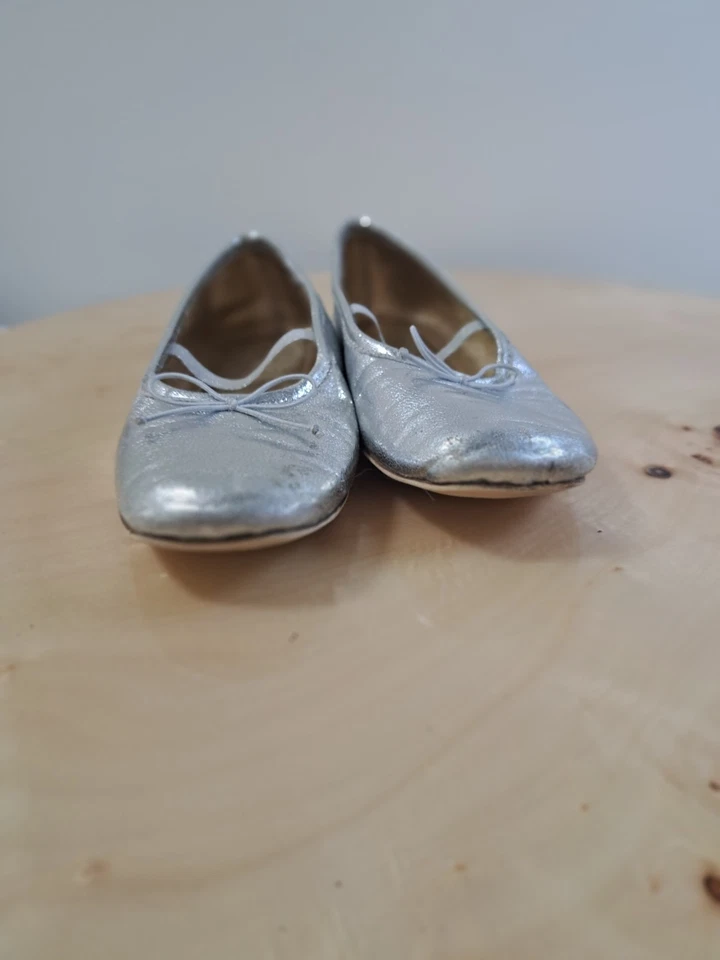 Zapatos planos de ballet plateados sin cordones Zara para niñas talla 29 Mary Jane correa punta cuadrada Foto 3 de 4