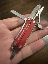 EXCELLENT - Leatherman Squirt PS4 Red