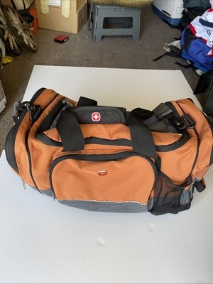 SWISSGEAR 9000 20  Apex Duffel Bag Orange Gray
