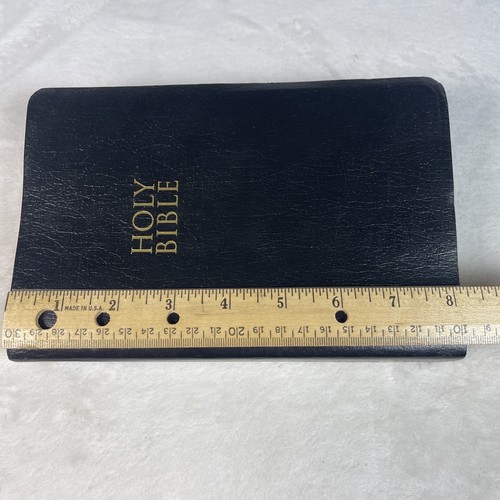 Holy Bible Black Trade Back Red Letter Concordance NIV Zondervan - Imagen 9 de 11