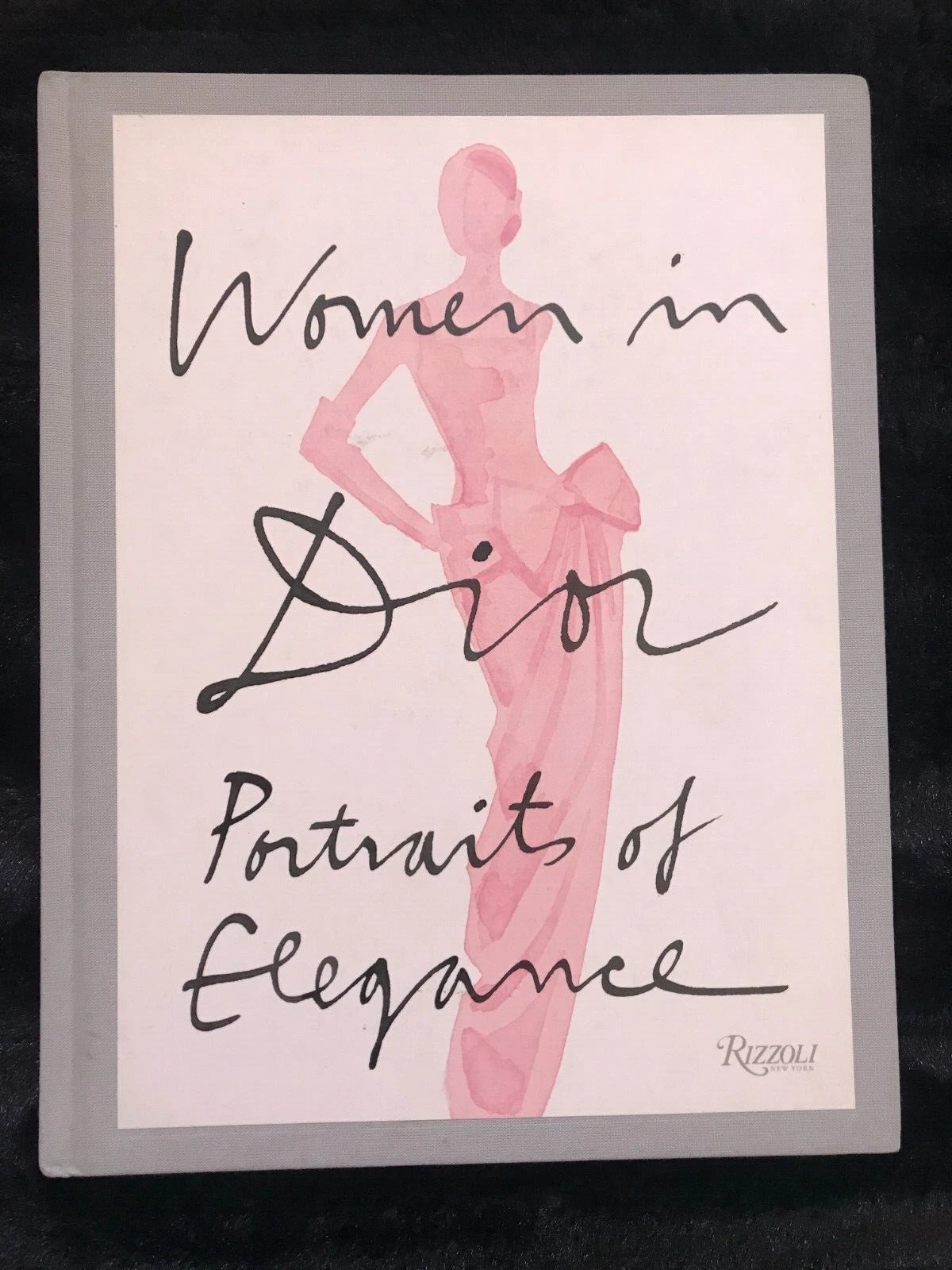 FEMMES EN DIOR : PORTRAITS D'ELEGANCE par Laurence Benaim   Couverture rigide
