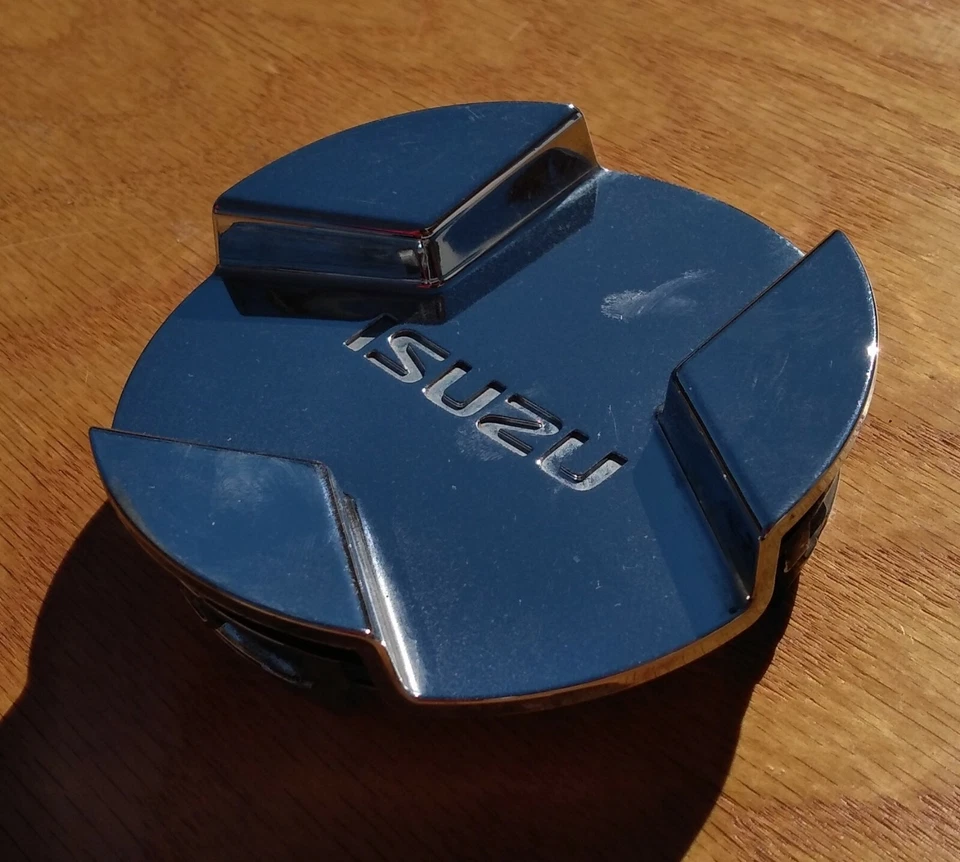 Isuzu Axiom Amigo center cap, chrome,  2002-2004 part number 897314 7630-03 02 - Image 2 of 3