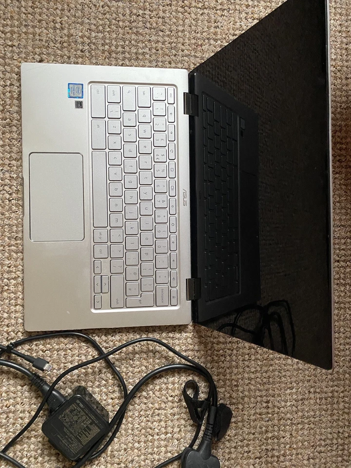 ASUS C434TA-AI0080 14in. 1.1 GHz 4GB 128GB Touchscreen Chromebook- Silver - Image 3 of 4