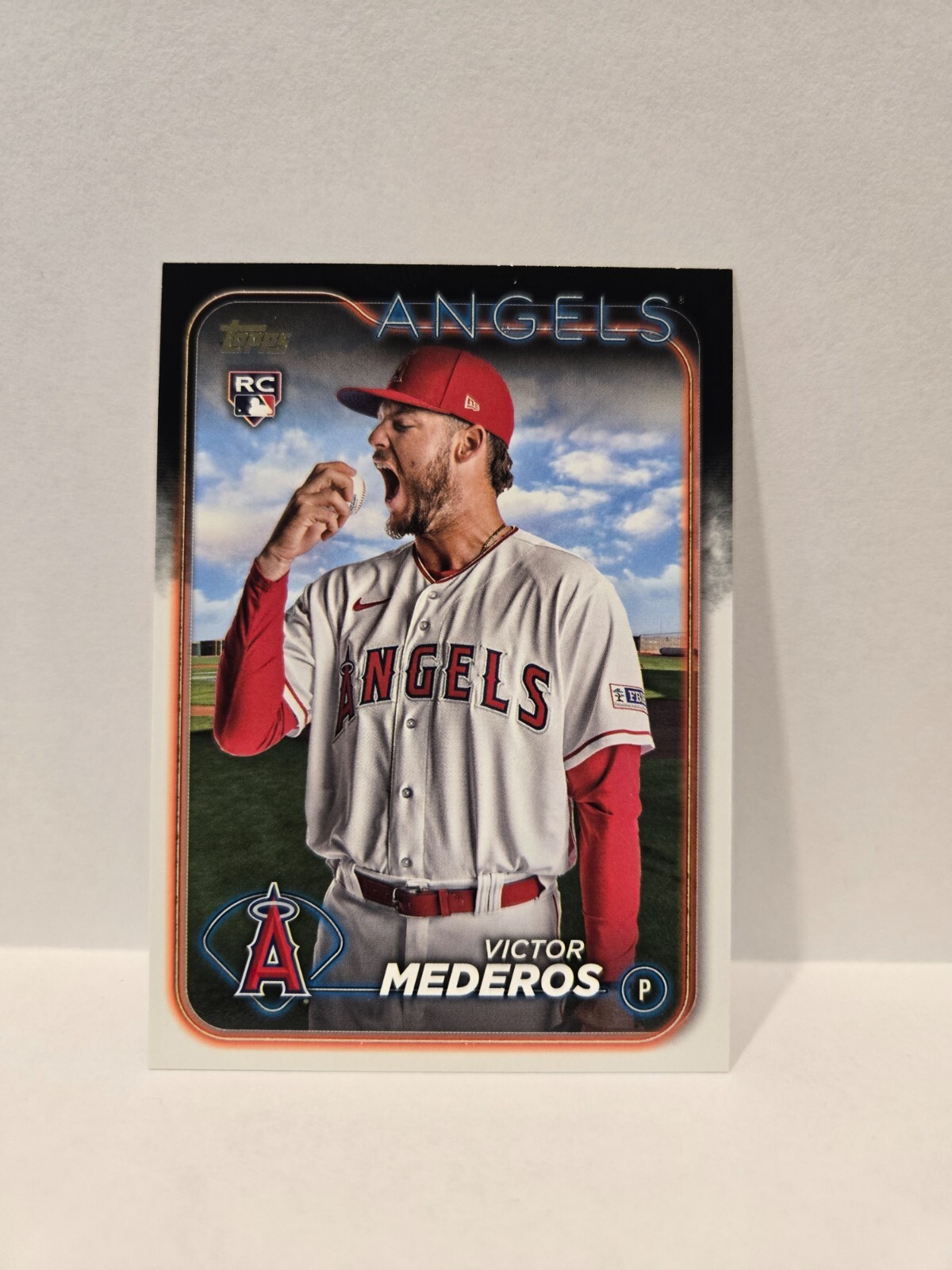 2024 Topps Series 1 - Victor Mederos #270 Golden Mirror (RC)
