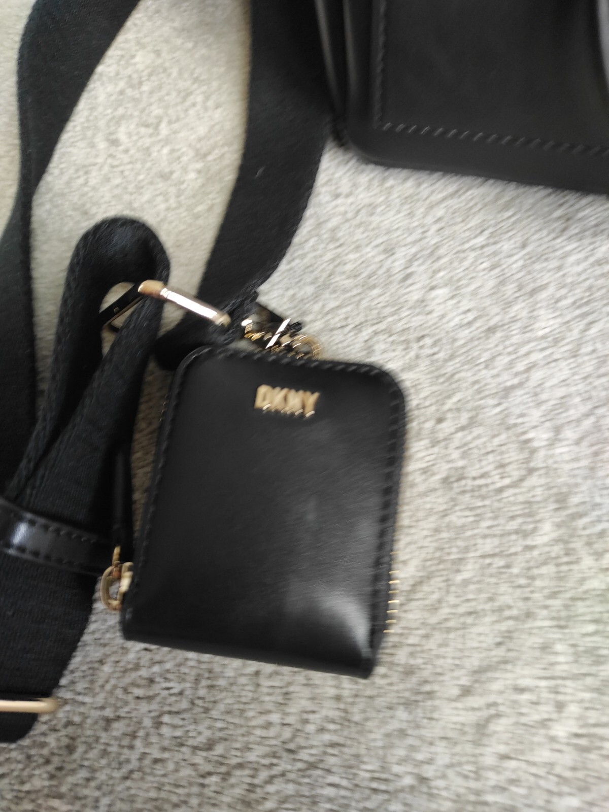 Dkny 🗽 Black Cambridge Mini Satch Bag , Air pod Holder Bnwt Rrp$178 image 3