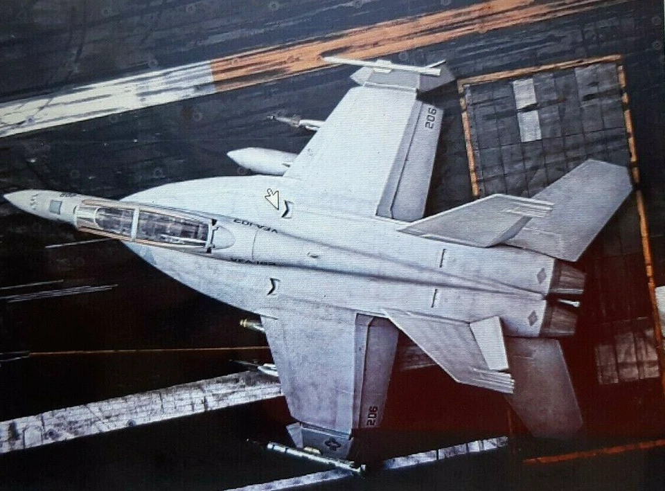 Carrier Deck 1/72 Scenic Air Base display ( cm. 28,5 x 19,5 ) - Immagine 2 di 2